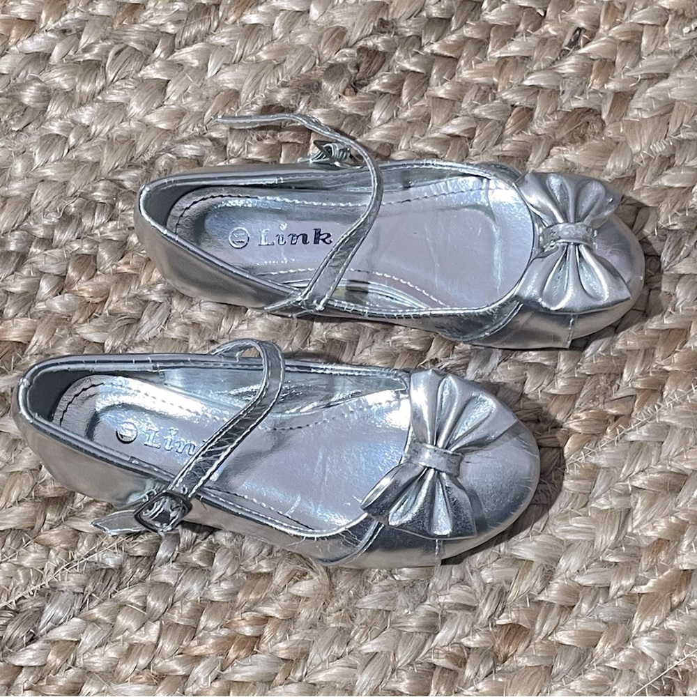 Link Girls Silver Bow Shies Size 11